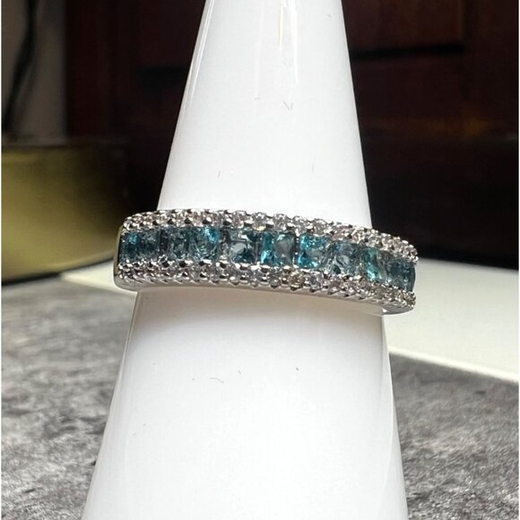 Ring Bomb Party Ring, NWOT, size 7, blue stones silver color band - Picture 2 of 6